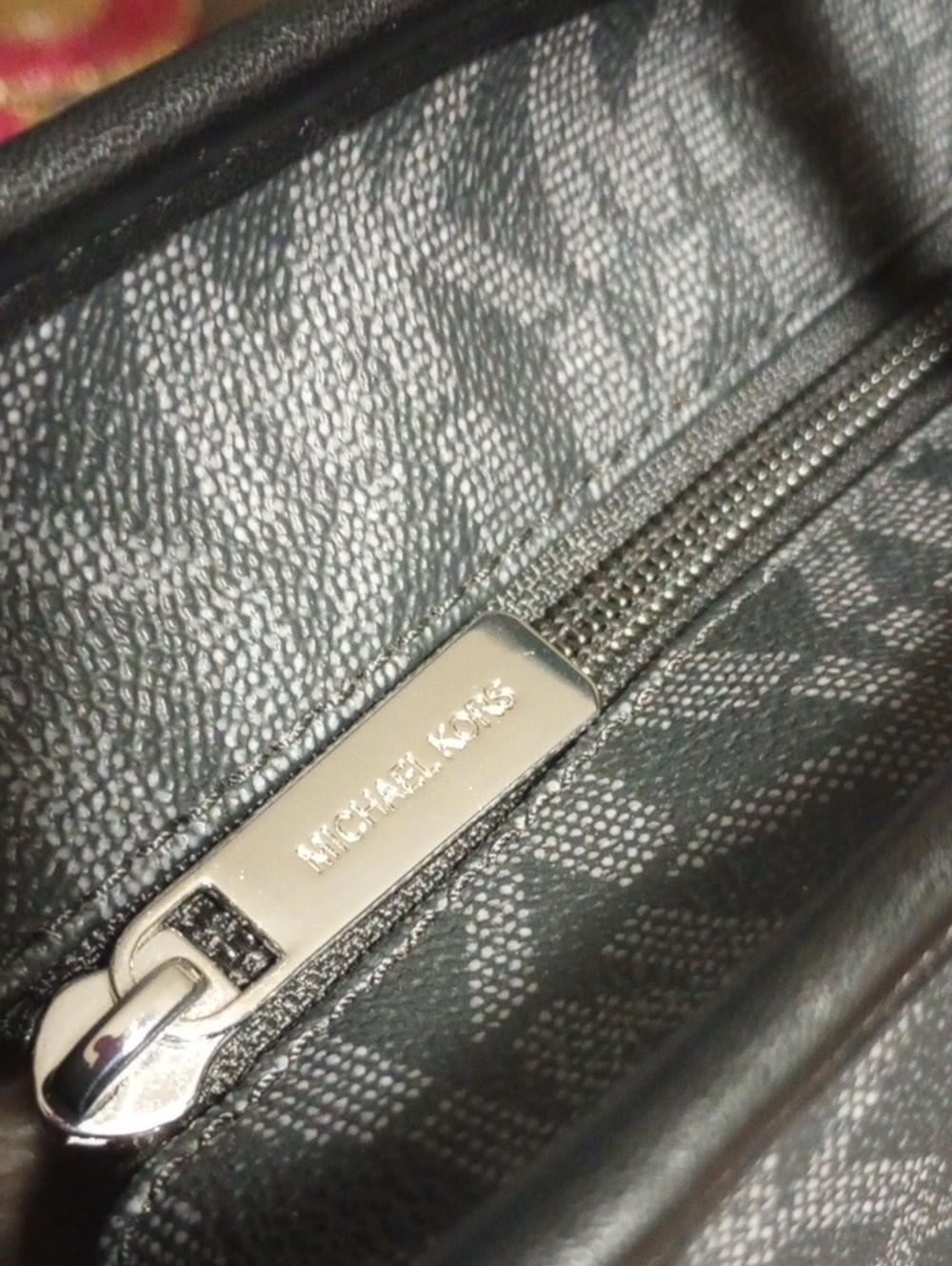 New Michael Kors Signature Tote - Picture 12 of 16